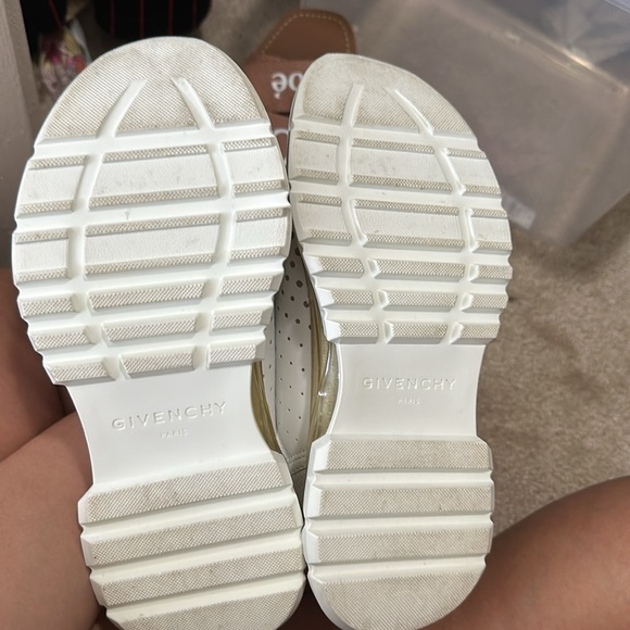Authentic Givenchy sneakers lightly worn - Picture 4 of 10